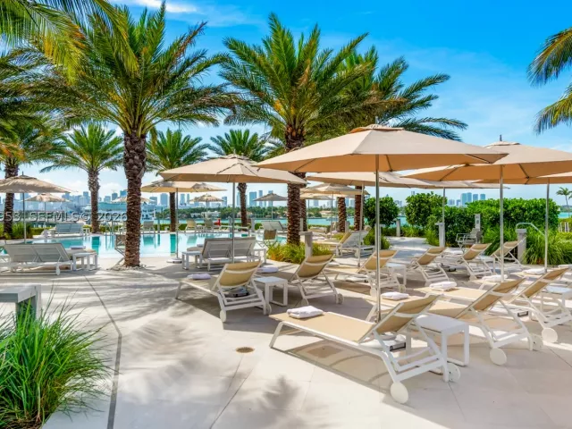 2-bedroom condo for rent in Miami Beach - 450 Alton Rd 704 - MondialRealty