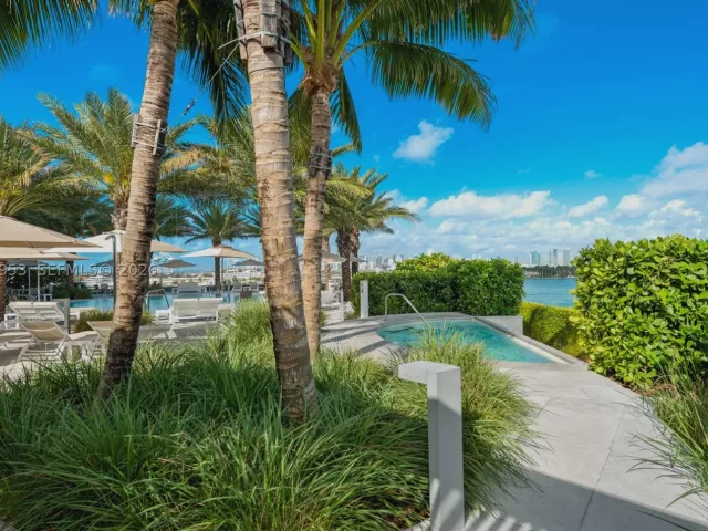 2-bedroom condo for rent in Miami Beach - 450 Alton Rd 704 - MondialRealty