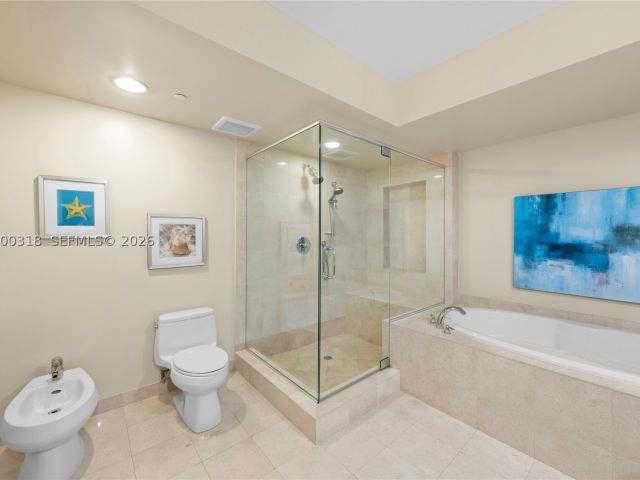 3-bedroom condo for sale in Hallandale Beach - 1850 S Ocean Dr 3301 - MondialRealty