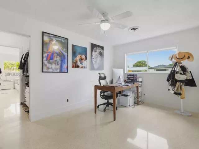 4-bedroom home for sale in Hollywood - 1700 N 48th Ave - MondialRealty