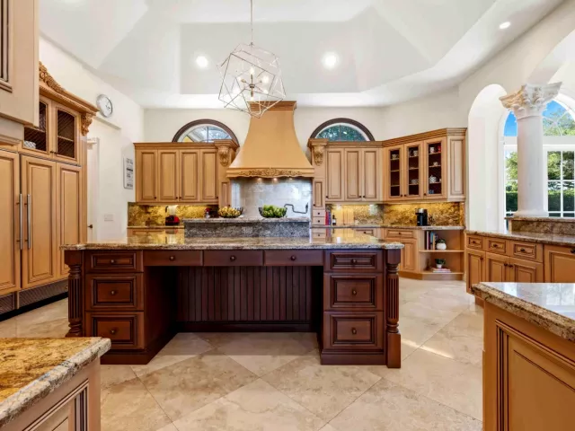8-bedroom home for sale in Boca Raton - 18118 Daybreak Drive - MondialRealty