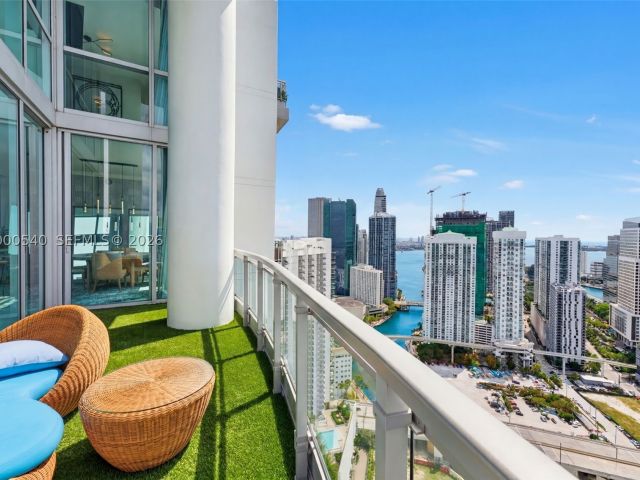 3-bedroom condo for rent in Miami - 90 SW 3rd St PH-12 - MondialRealty