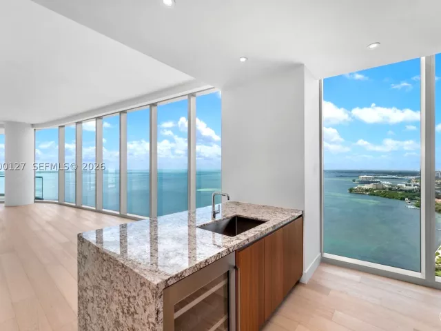 4-bedroom condo for sale in Miami - 175 SE 25th Road 3602 - MondialRealty