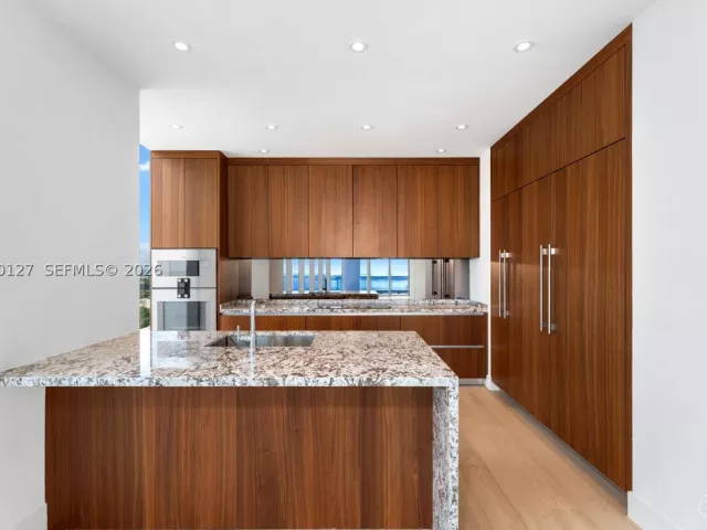 4-bedroom condo for sale in Miami - 175 SE 25th Road 3602 - MondialRealty