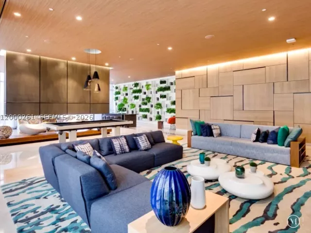 2-bedroom condo for sale in Miami - 45 SW 9th St 1808 - MondialRealty