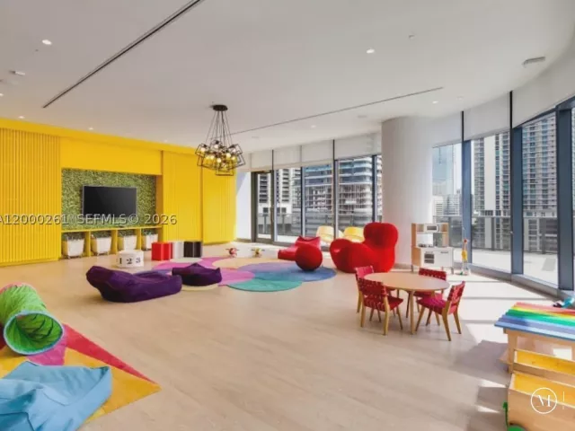 2-bedroom condo for sale in Miami - 45 SW 9th St 1808 - MondialRealty