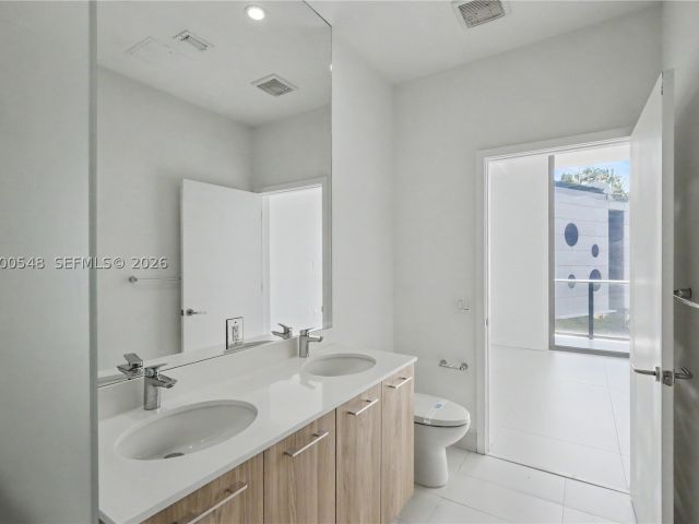 1-bedroom condo for sale in Miami - 501 NE 31st St 302 - MondialRealty
