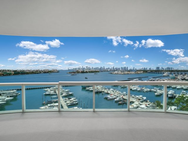 3-bedroom condo for sale in Miami Beach - 1000 S Pointe Dr 901 - MondialRealty
