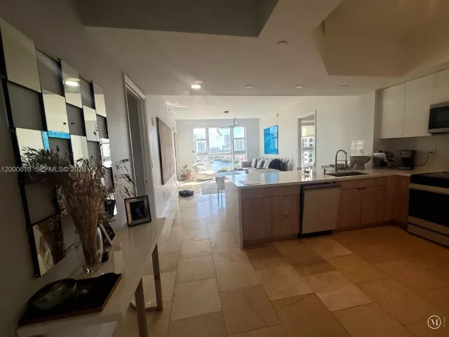 2-bedroom condo for sale in Aventura - 20000 E Country Club Dr PH09 - MondialRealty