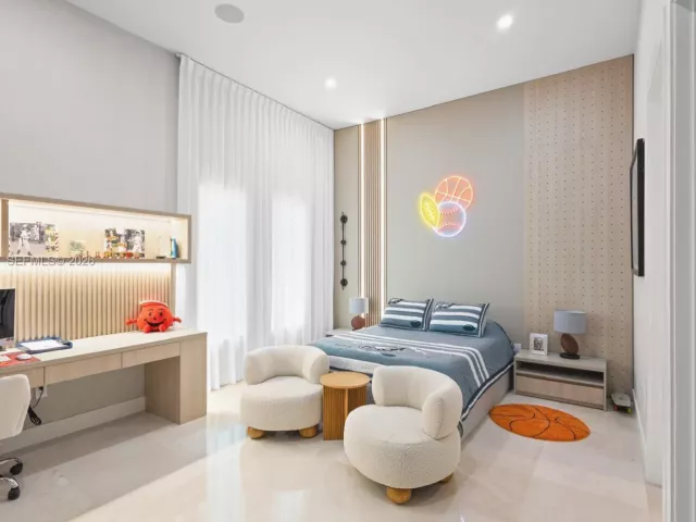 6-bedroom home for sale in Miami - 80 NW 129th Ave - MondialRealty