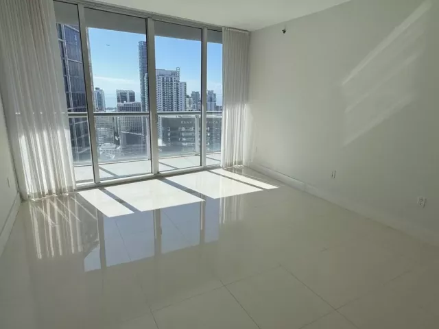 2-bedroom condo for rent in Miami - 475 Brickell Avenue 4913 - MondialRealty