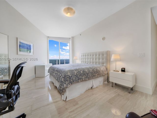 2-bedroom condo for rent in Sunny Isles Beach -  - MondialRealty