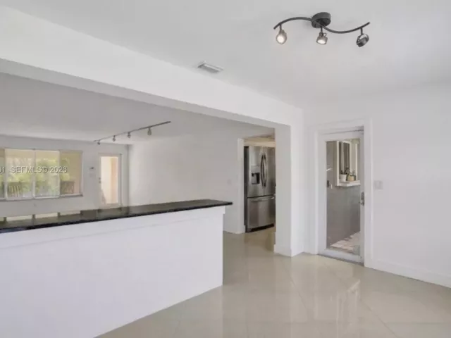 3-bedroom home for rent in Wilton Manors - 417 NE 29th St - MondialRealty