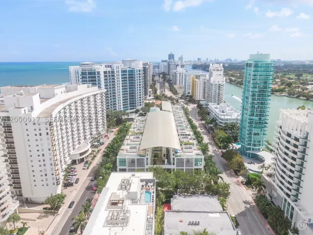 1-bedroom condo for sale in Miami Beach - 6000 Collins Ave 527 - MondialRealty