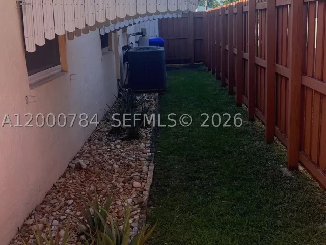 3-bedroom home for sale in Hollywood - 2635 Taylor St - MondialRealty