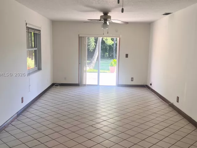 3-bedroom home for sale in Hollywood - 2635 Taylor St - MondialRealty