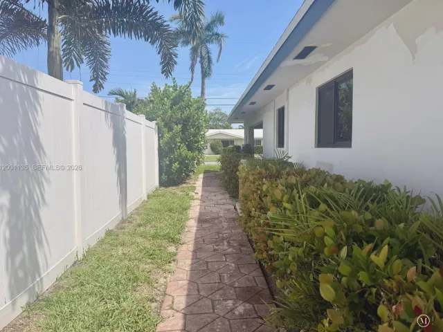 2-bedroom home for rent in Pompano Beach - 2730 NE 7th St - MondialRealty