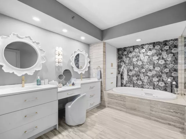 3-bedroom condo for sale in Fort Lauderdale - 101 S Fort Lauderdale Beach Boulevard 1404 - MondialRealty
