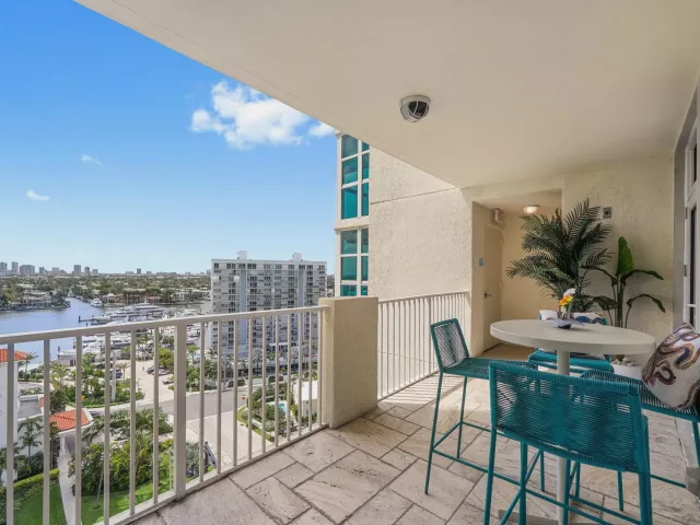 3-bedroom condo for sale in Fort Lauderdale - 101 S Fort Lauderdale Beach Boulevard 1404 - MondialRealty