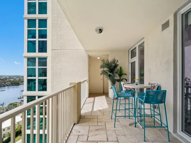 3-bedroom condo for sale in Fort Lauderdale - 101 S Fort Lauderdale Beach Boulevard 1404 - MondialRealty