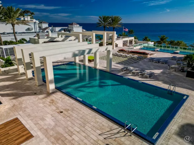 3-bedroom condo for sale in Fort Lauderdale - 101 S Fort Lauderdale Beach Boulevard 1404 - MondialRealty