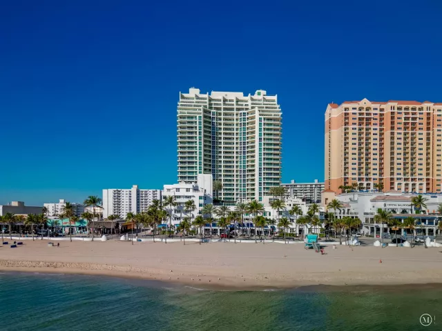 3-bedroom condo for sale in Fort Lauderdale - 101 S Fort Lauderdale Beach Boulevard 1404 - MondialRealty