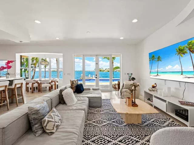 4-bedroom home for rent in Miami Beach - 1575 Stillwater Dr - MondialRealty