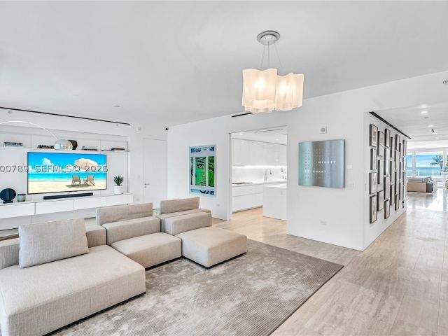 5-bedroom condo for sale in Surfside - 9001 Collins Ave S-201 - MondialRealty