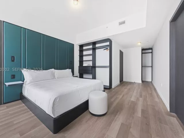 2-bedroom condo for sale in Miami - 20 NE 11th St 4403 - MondialRealty