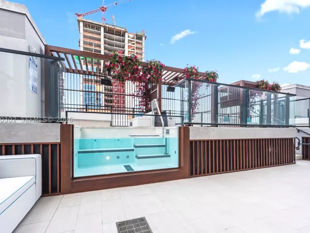 2-bedroom condo for sale in Miami - 20 NE 11th St 4403 - MondialRealty