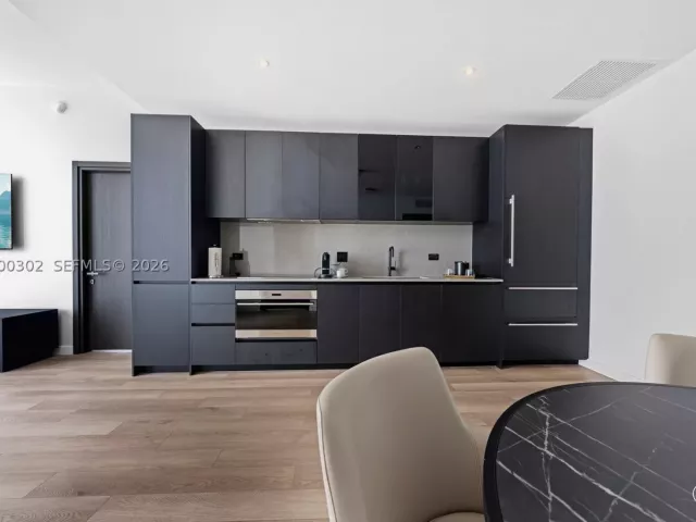 2-bedroom condo for sale in Miami - 20 NE 11th St 4403 - MondialRealty