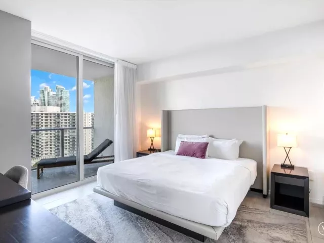 2-bedroom condo for sale in Hollywood - 4010 S Ocean Drive R1102 - MondialRealty
