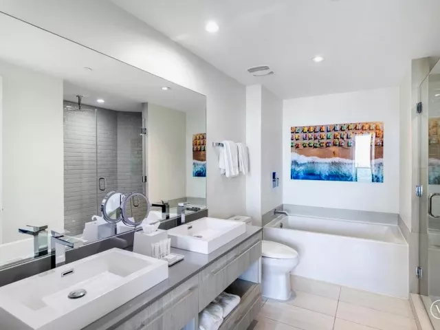 2-bedroom condo for sale in Hollywood - 4010 S Ocean Drive R1102 - MondialRealty