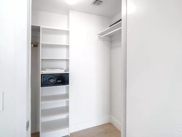 2-bedroom condo for sale in Hollywood - 4010 S Ocean Drive R1102 - MondialRealty