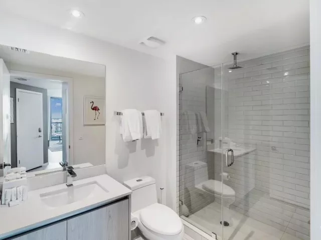 2-bedroom condo for sale in Hollywood - 4010 S Ocean Drive R1102 - MondialRealty
