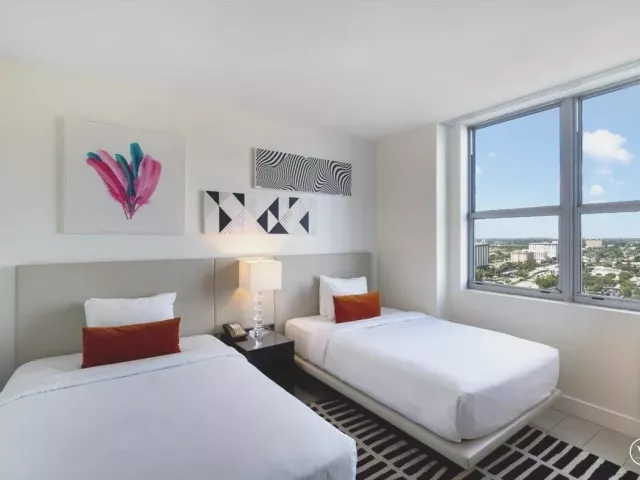 2-bedroom condo for sale in Hollywood - 4010 S Ocean Drive R1102 - MondialRealty