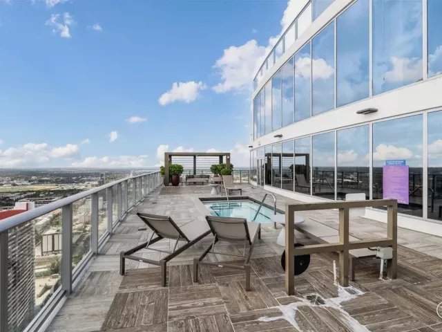 2-bedroom condo for sale in Hollywood - 4010 S Ocean Drive R1102 - MondialRealty