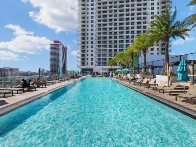 2-bedroom condo for sale in Hollywood - 4010 S Ocean Drive R1102 - MondialRealty