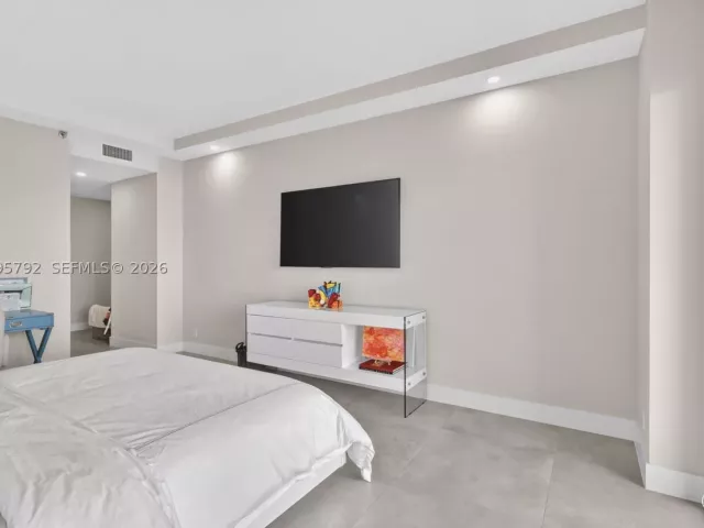 3-bedroom condo for sale in Aventura - 1000 ISLAND BL 3107 - MondialRealty