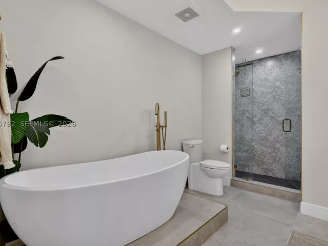 3-bedroom condo for sale in Aventura - 1000 ISLAND BL 3107 - MondialRealty