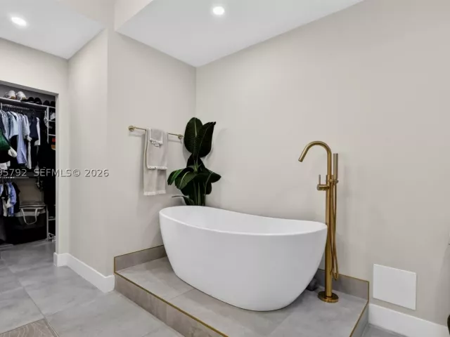 3-bedroom condo for sale in Aventura - 1000 ISLAND BL 3107 - MondialRealty