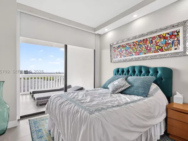 3-bedroom condo for sale in Aventura - 1000 ISLAND BL 3107 - MondialRealty