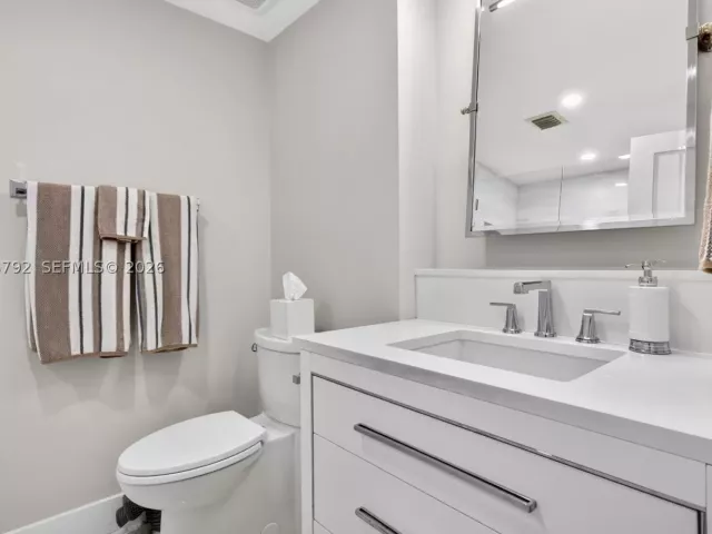 3-bedroom condo for sale in Aventura - 1000 ISLAND BL 3107 - MondialRealty