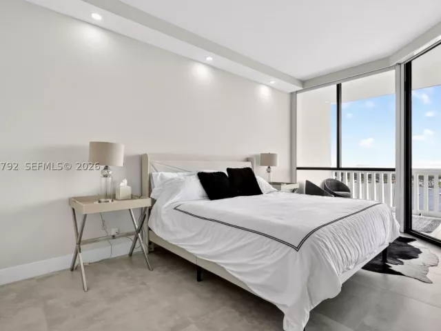 3-bedroom condo for sale in Aventura - 1000 ISLAND BL 3107 - MondialRealty
