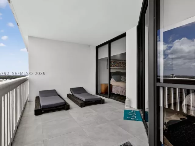 3-bedroom condo for sale in Aventura - 1000 ISLAND BL 3107 - MondialRealty