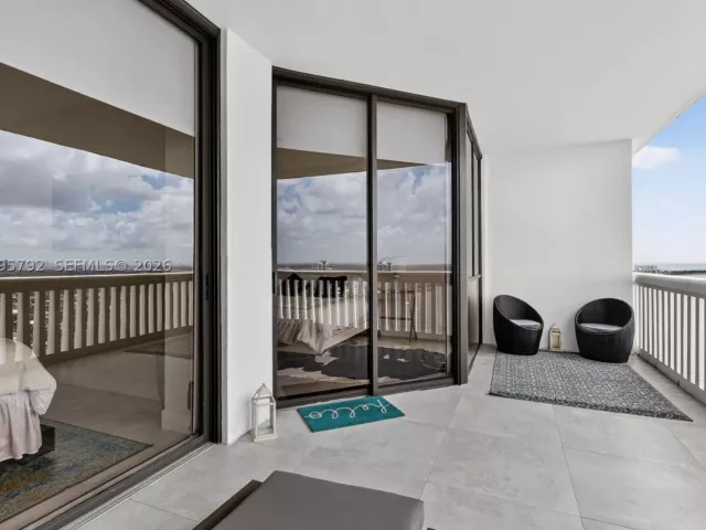 3-bedroom condo for sale in Aventura - 1000 ISLAND BL 3107 - MondialRealty