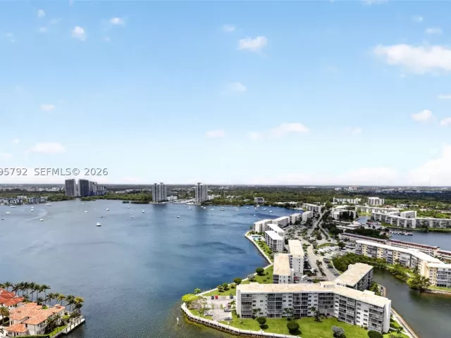 3-bedroom condo for sale in Aventura - 1000 ISLAND BL 3107 - MondialRealty