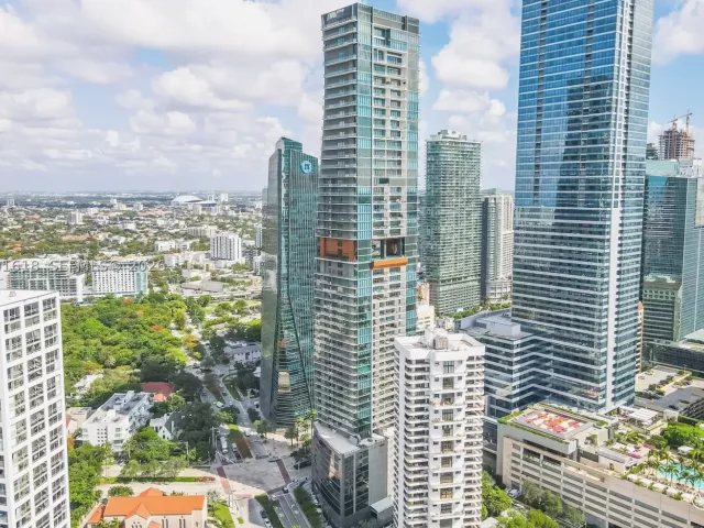 1-bedroom condo for rent in Miami - 1451 Brickell Ave 1004 - MondialRealty