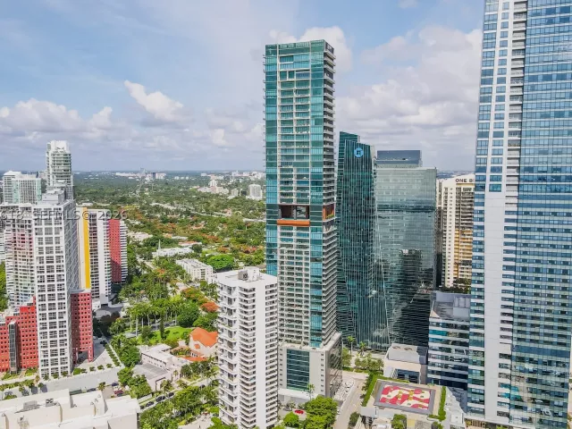 1-bedroom condo for rent in Miami - 1451 Brickell Ave 1004 - MondialRealty