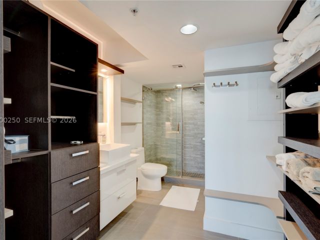 2-bedroom condo for rent in Miami Beach - 90 Alton Rd 2010 - MondialRealty